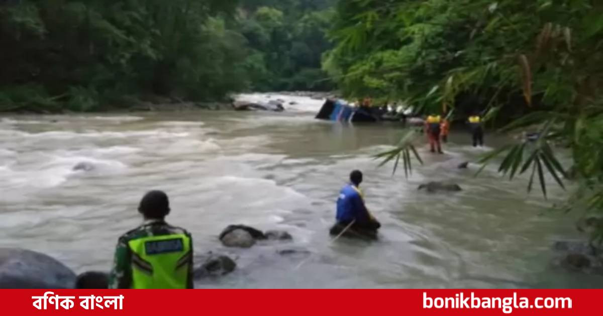 ইন্দোনেশিয়ায় বাস নদীতে পড়ে নিহত ২৫