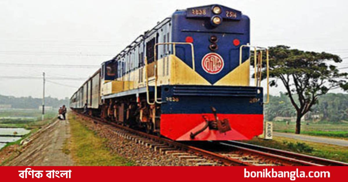 ট্রেনে লাগানো হচ্ছে সিসি ক্যামেরা