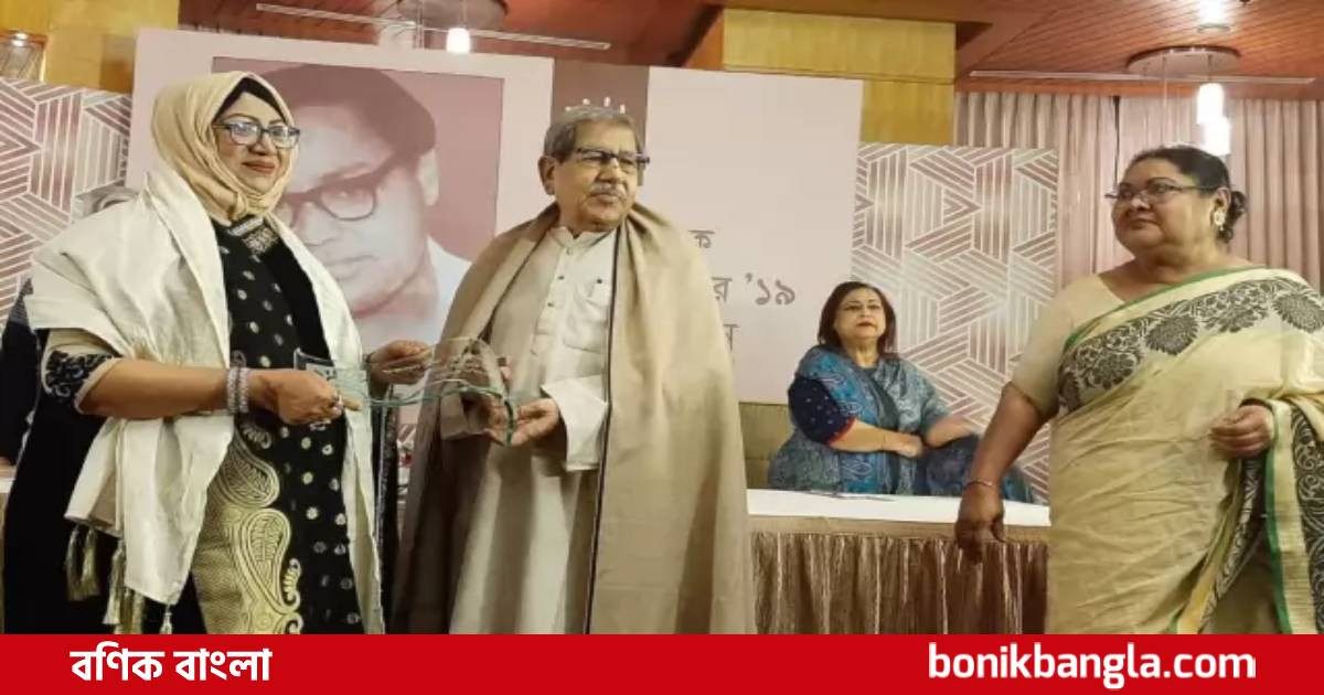 সুচন্দা পেলেন ফজলুল হক স্মৃতি পুরস্কার
